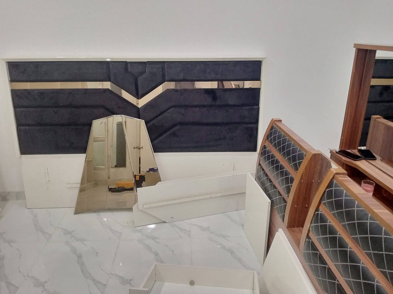 ئه وش سيميكى تر هه ر كه سيك ده وى سيسمى ماله كه ى به بستى پيوندى بكه ن 
كه ونته ر 
تاخمى خه و  
پيوندى بكه ن بوزانيارى 
***********وات ساب
***********وات ساب
له هه ر كوى كه ركوك بيت كيشمان نيه
