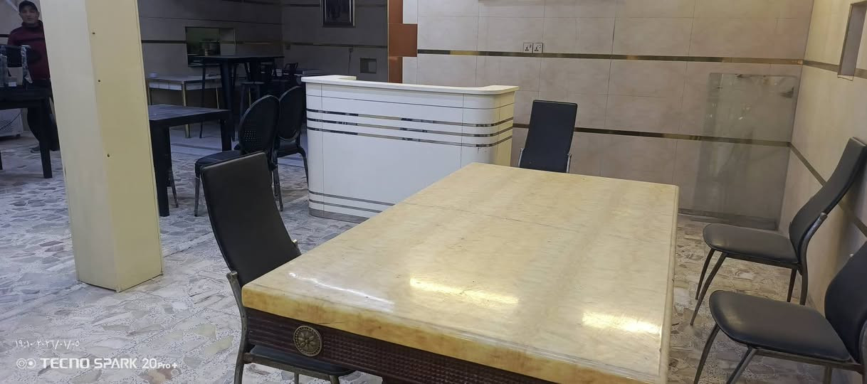 مطعم متكامل للبيع 
كامل متكامل بدون اي نقص 
اثاث كامل ديكور وسقوف ثانوية  اي شي متحتاج
 مع بيج 3،4 متابع المطعم يباع بسبب ضروف عائلية 

قلاي كنتاكي 
قلاي بركر 
شواية سمك فحم 
شواية دجاج غاز 
فرن ييتزة 
ثلاجة 
مجمدة
 ميوزة وكراسي 
شواية كص نوعين 
ميز تحظير 
ميز تحضير للاكلات الغربية 
حماية كنتاكي 
حماية ريزو 
ميز كاشير 
حوض سمك 
كاونتر مطبخ 
سنك 
مغسلة ثنائية 
صحيات داخلية 
بردة 
جام خانة
 ميز تحظير للشوي الاسماك 

📞
الديوانية ام الخيل ساحة الاحتفالات مقابل مدرسه نوبل الاهلية 
***********
