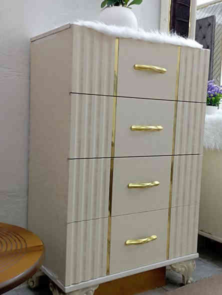 غرفه تركي 8 قطع خشب ثقيل ظهر بلوك السرير مخزن جك السعر 750 وبيه مجال قليل للشراي العنوان بابل ش 60 م ***********
