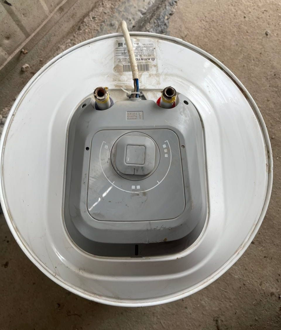 سخان ماء  نضيف مستخدم قليل جدا 
ماكة اريستون  الايطالي  اصليه 
سعرا 100 الف


**إذا كنت صاحب هذا الإعلان وتريد حذفه لأي سبب، رجاءا أرسل رسالة إلى الدعم الفني**