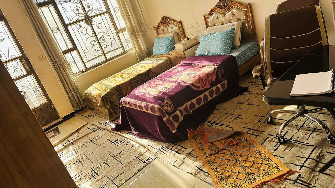 بيت للببع مساحته ١٠٠ متر طابو ملك صرف واجهه ٥ نزال ٢٠ شارع عريض مكانة بغداد الدوره حي اسيا للاستفسار الاتصال على الرقم ***********
