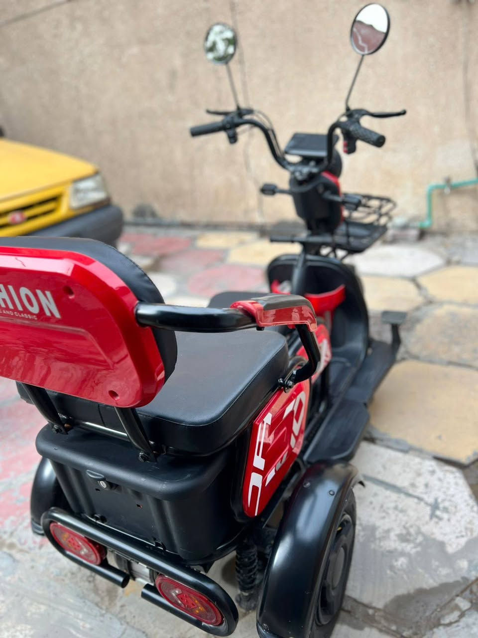 السلام عليكم دراجه شحن ثلاثه تايرات استخدام جدن قليل حوالي شهرين بطاريات جديده بلاديه تنفع لذوي الاحتياجات الخاصه وكبار السن السعر 650 الف بيها مجال قليل العنوان الحسينيه


**إذا كنت صاحب هذا الإعلان وتريد حذفه لأي سبب، رجاءا أرسل رسالة إلى الدعم الفني**