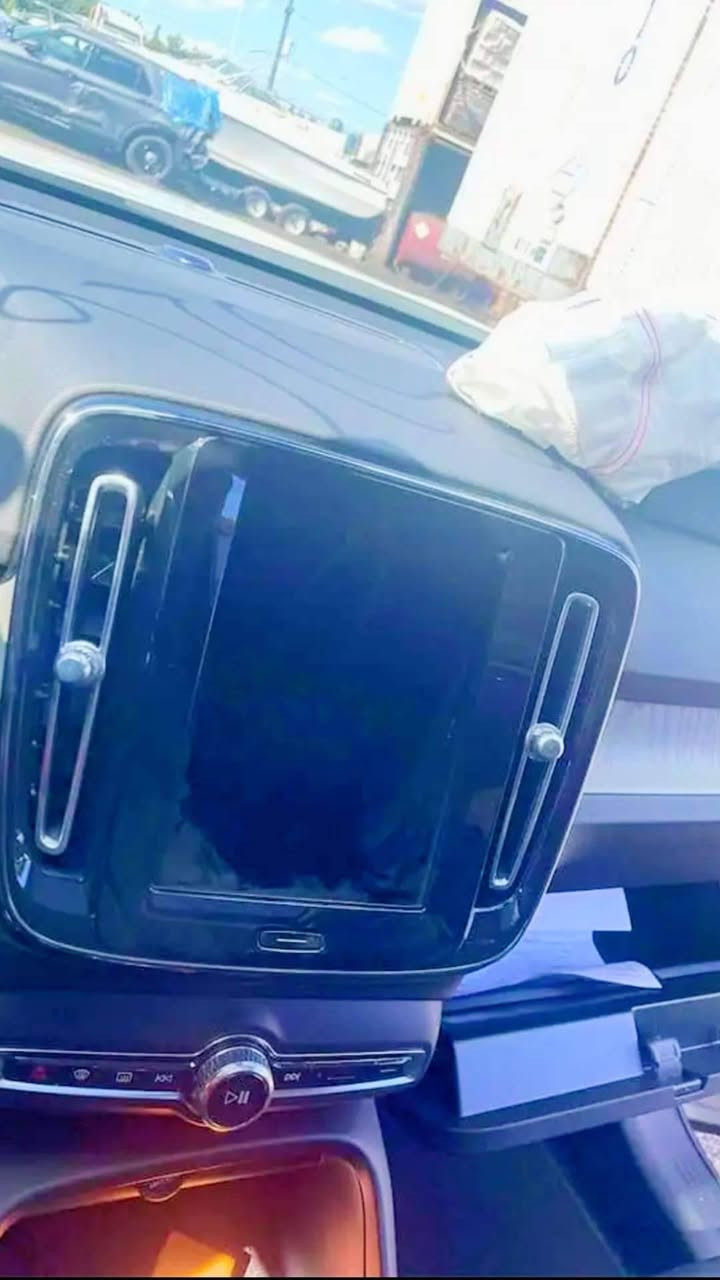 السلام عليكم ورحمة الله وبركاته 
العداد الف ميل فقط 
 شكرا مقدما.. للمسؤلين عن المجموعه🌺
 وكذلك الاعضاء الكرام 🌺
فالفو xc40   سويدي ✔️
2024زيرو 
عائلي SUV
السعر 205 ورقه
مواصفات لاتعد ولاتحصى ..
وصلت للحله. السعر شامل الكمرك 
بدون رقم 
الجاد والشراي يتصل ***********
او واتس اب ***********
السعر 205
مع تحيات شركة نجوم الامارات   بابل البكرلي.
 مقابل جامع عمار بن ياسر
واذا  كنت غير مهتم اكتب كلمة طيبة       
و الكلمة الطيبة صدقة         
و اطيب الكلام ذكر الله و الصلاة على خير الانبياء 🙏
