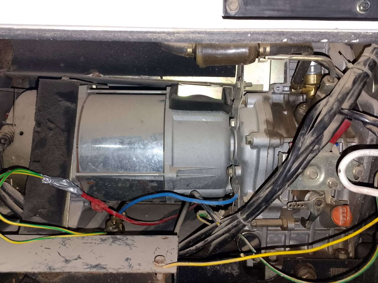 مولده للبيع نضيفه وضع الشركه استعمال قليل العنوان النجف  السعر 600 رقم الهاتف ***********
