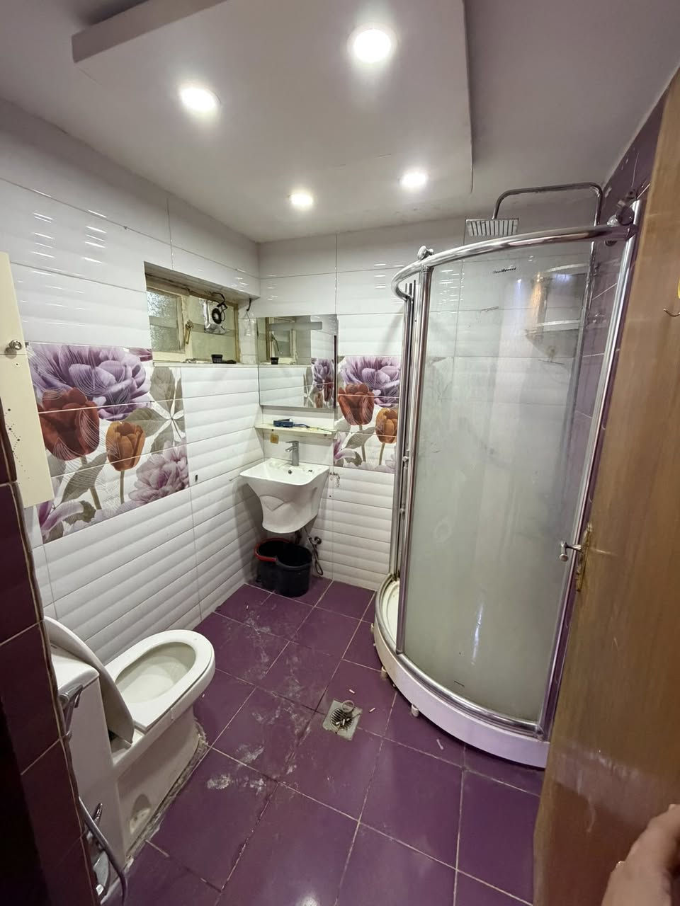 دار للإيجار مساحة 150 م
 4 نوم 
صالة + هول داخلي 
صحيات عدد 2 
كراج
ايجار مليون ونص

————————
دار للإيجار 150 م 

3 نوم
صحيات عدد 2
صالة مطبخ كراج 

ايجاره مليون و200 الف

***********
