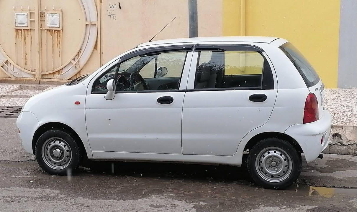 شيري QQ للبيع
رقم الماني سنوية لل2028 باسمي اني الشرعي.
تبريد وتدفئة شرط.
صبغ دوائر ودوسات فقط.
سيارة فقط بيها بارد بباب النفر.. والمكينة تعبت شوية. 
للتواصل ***********  بيه واتساب.
