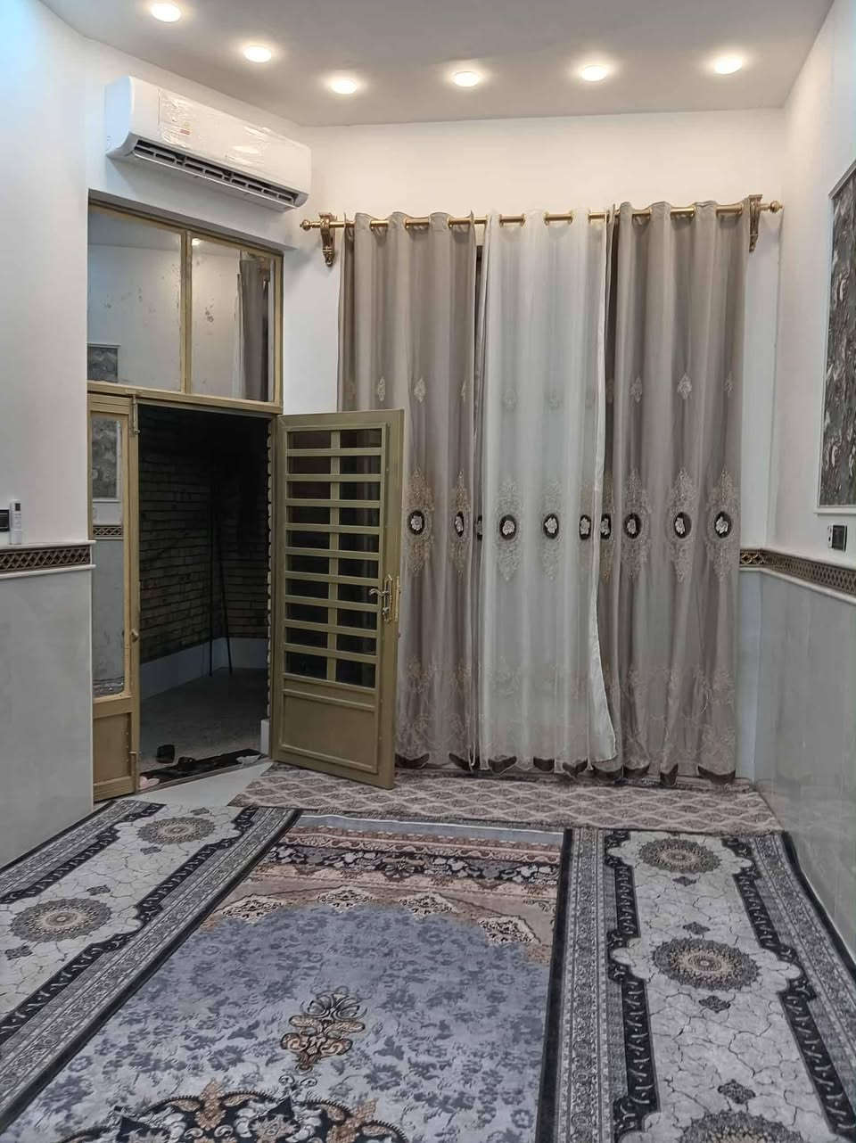 بيت للبيع بحجي حسن الثانيه المساحة ميت متر اتصال ***********
