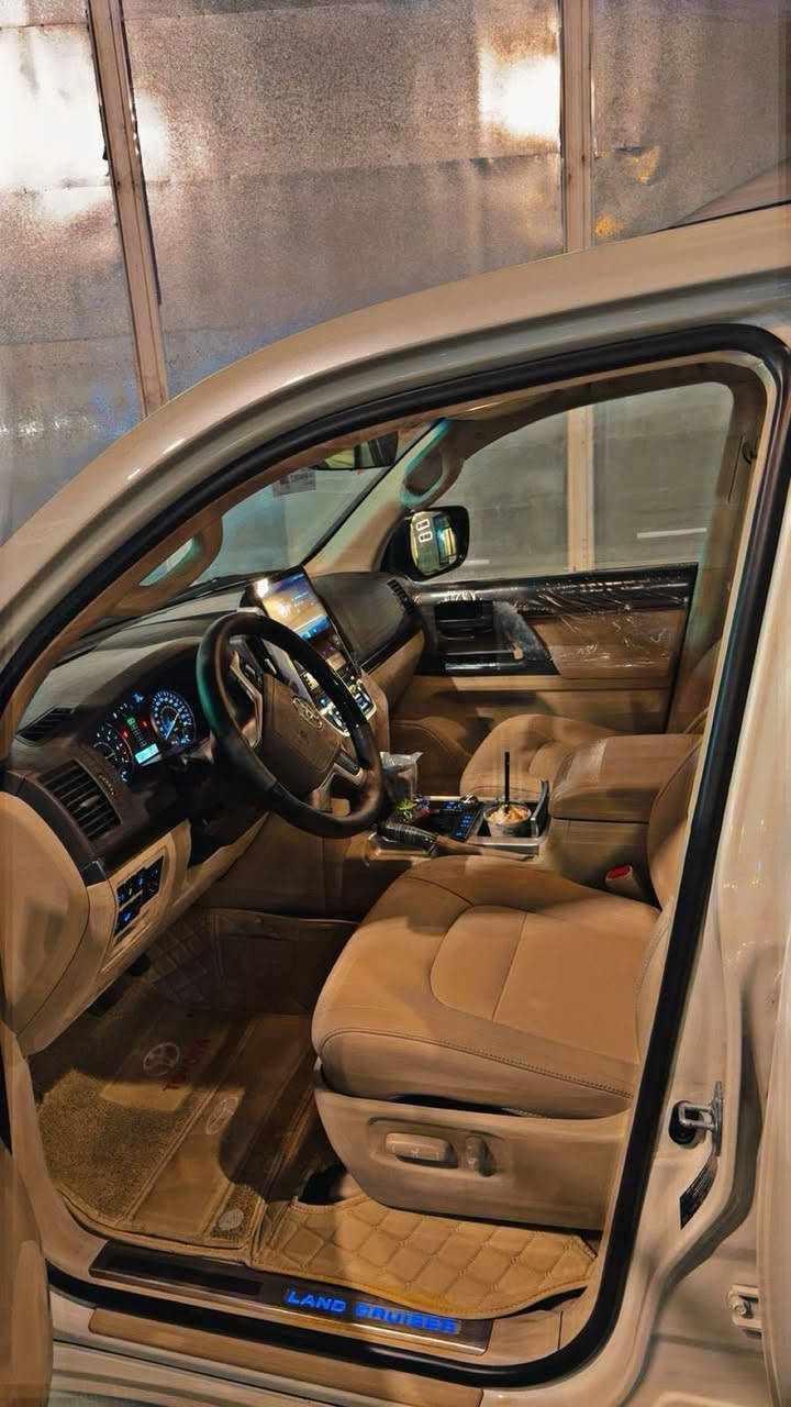 للبيع لاندكروز 2020 gxr v6 ساز باب ثاني
او مراوس بلاندكروز موديل 2024-2025
مواصفات السيارة 
فتحة 
كشنات جلد 
حساسات 
كامرات ٣٦٠ 
مري قلاب
بيها تخم تاير دنلوب ياباني جديد
السيارة رقم اربيل ماشية ١٠٠ الف وقابل للزيادة 
مكان السيارة بغداد 
للاستفسار الاتصال او واتساب على الرقم ***********
