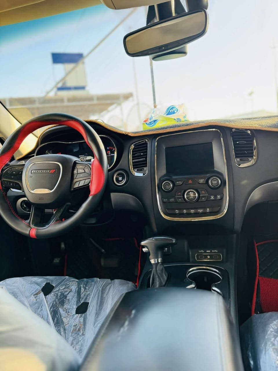 السلام عليكم ورحمة الله وبركاته دورنكو وارد موديل ١٨ بسمي رقم بغداد مشروع وطني مكانها بابل سياره جديده جداا مواصفات GT معروفه صور الحادث بالمنشور صبغ جاملغ فقط بدون فتح ولاتبديل وبدون أيرباك بيع او مراوس حسب القناعه *********** م م ***********
