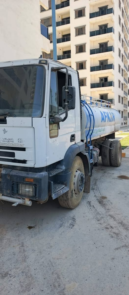افيكو تنكرمغلون ١٠٠٠٠لتر موديل ٢٠٠٠ بم اونوزل سيارة جاهزة للشغل مكينة تبخير رقم أربيل سنوية ساقطة للتواصل على الرقم *********** مكان السيارة بغداد
