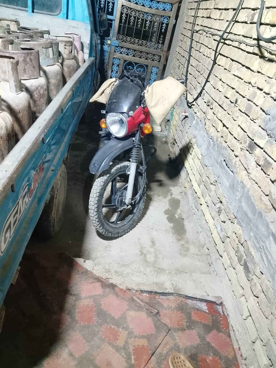 سلام عليكم دراجة بوكسر للبيع موديل 2020 دراجه نقصه بس باتري و ستاند كهربائيات كله شغاله سعر 800 و بيه مجال اوراق ضايعه تاخذه من باب البيت مكينه مفتوحه رقمي ***********
