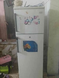 ثلاجه للبيع نضيفه سعره ٢٠٠ للاستفسار  07826577052