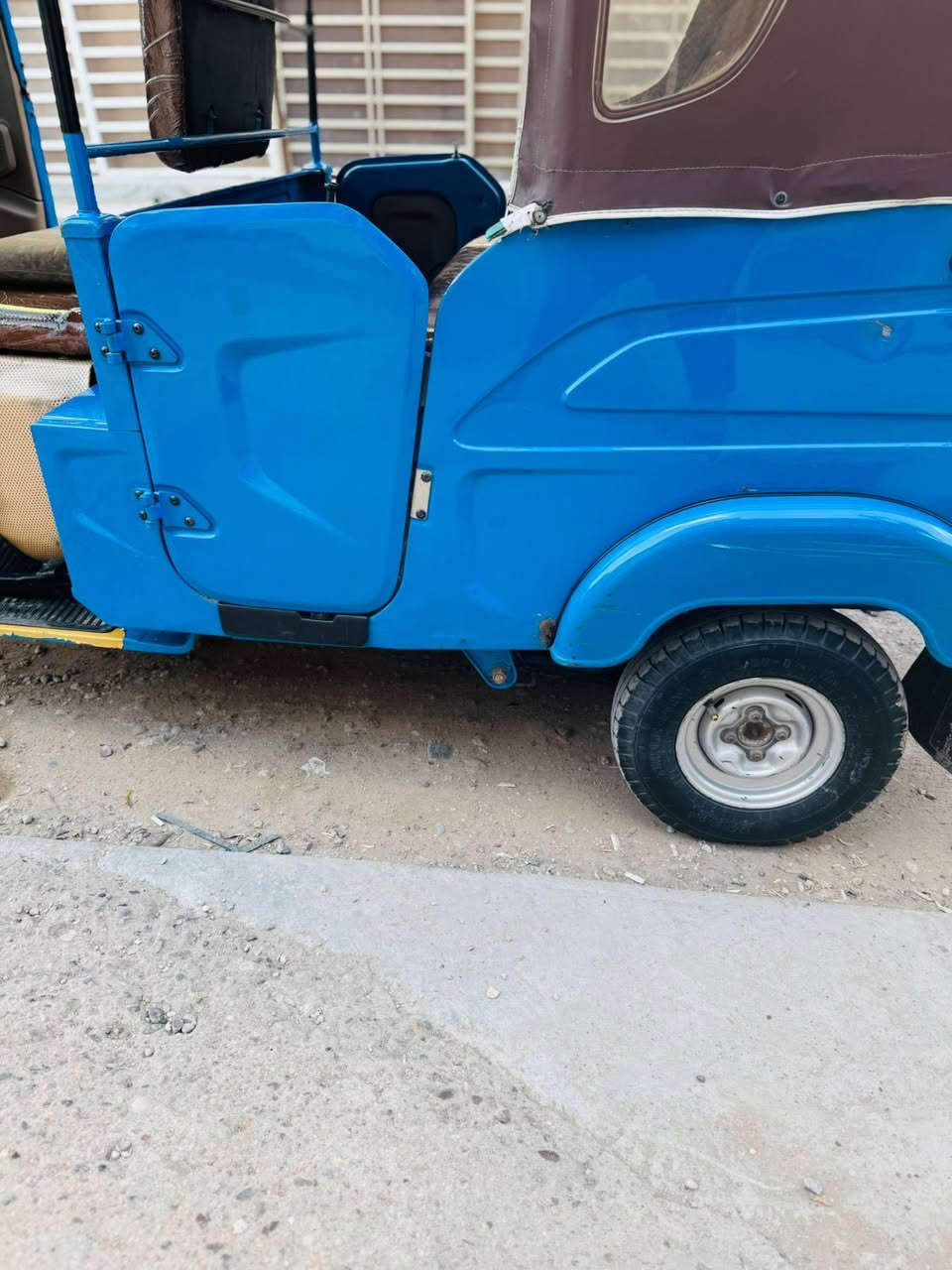 السلام عليكم تكتك للبيع كفاله عامه فقط بيه اجم نكده بلدوسات رقم بغداد بسمي مكاني الامين الثانيه خاص ماموجود  هذا رقمي ***********موديل22مضلع
