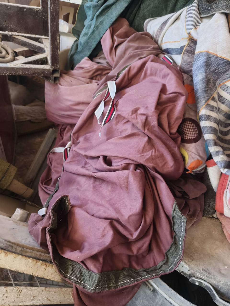 خيمة حديد وجادر للبيع 
طول ٨ وعرض ٤ ونص
الجادر جديد ياباني مستخدم 7 ايام فقط 
المكان بابل
للاستفسار
***********

