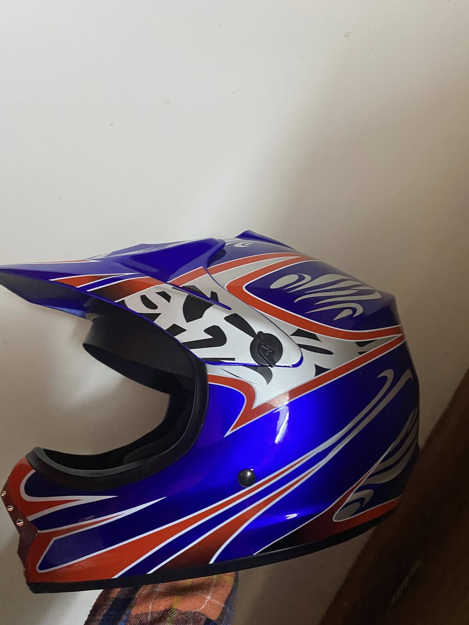 من رخصت الادمن.  خوذه للبيع السعر ٣٥قفل مكاني كركوك هذا رقمي***********
