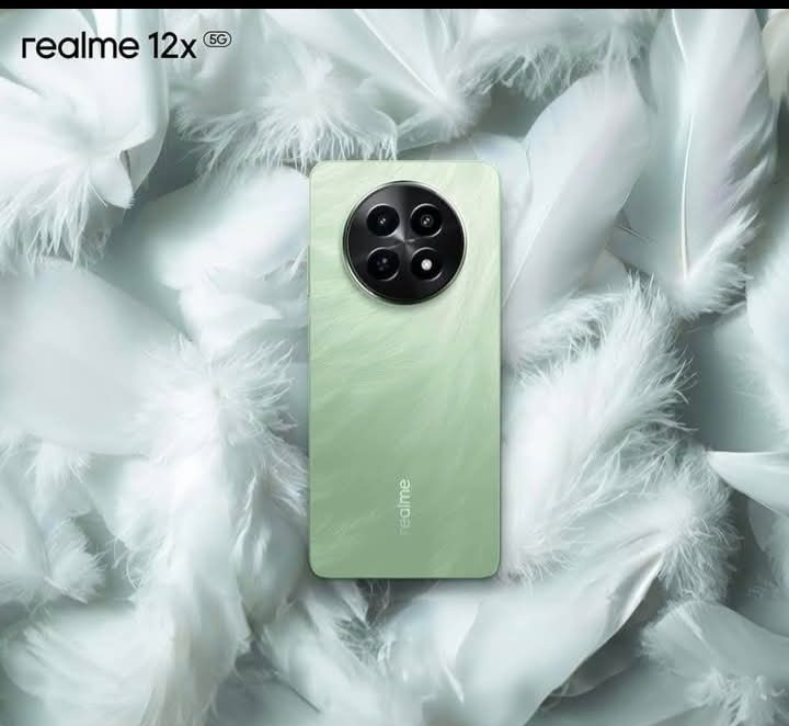 Realme 12X 5g ريلمي
  170 قفل سعره معه ملحقاته
معالج رهيب 90 فريم بوبجي : ثماني النواة Dimensity 6100 
التخزين/ الرام. 128معه رام 12
الكاميرا: خلفية مزدوجة 50+2 م.ب📸
شاشة 𝗜𝗣𝗦 𝗟𝗖𝗗 كبيـرة بتــردد 𝟭𝟮𝟎𝐇𝐳 💥
نظام التشغيل: أندرويد 16 اخر تحديث
البطارية: 5000 مللي أمبير.🔋
شحن سريع 45 واط
🔹 عنواني كوت داموك حي الشهداء
***********
***********

