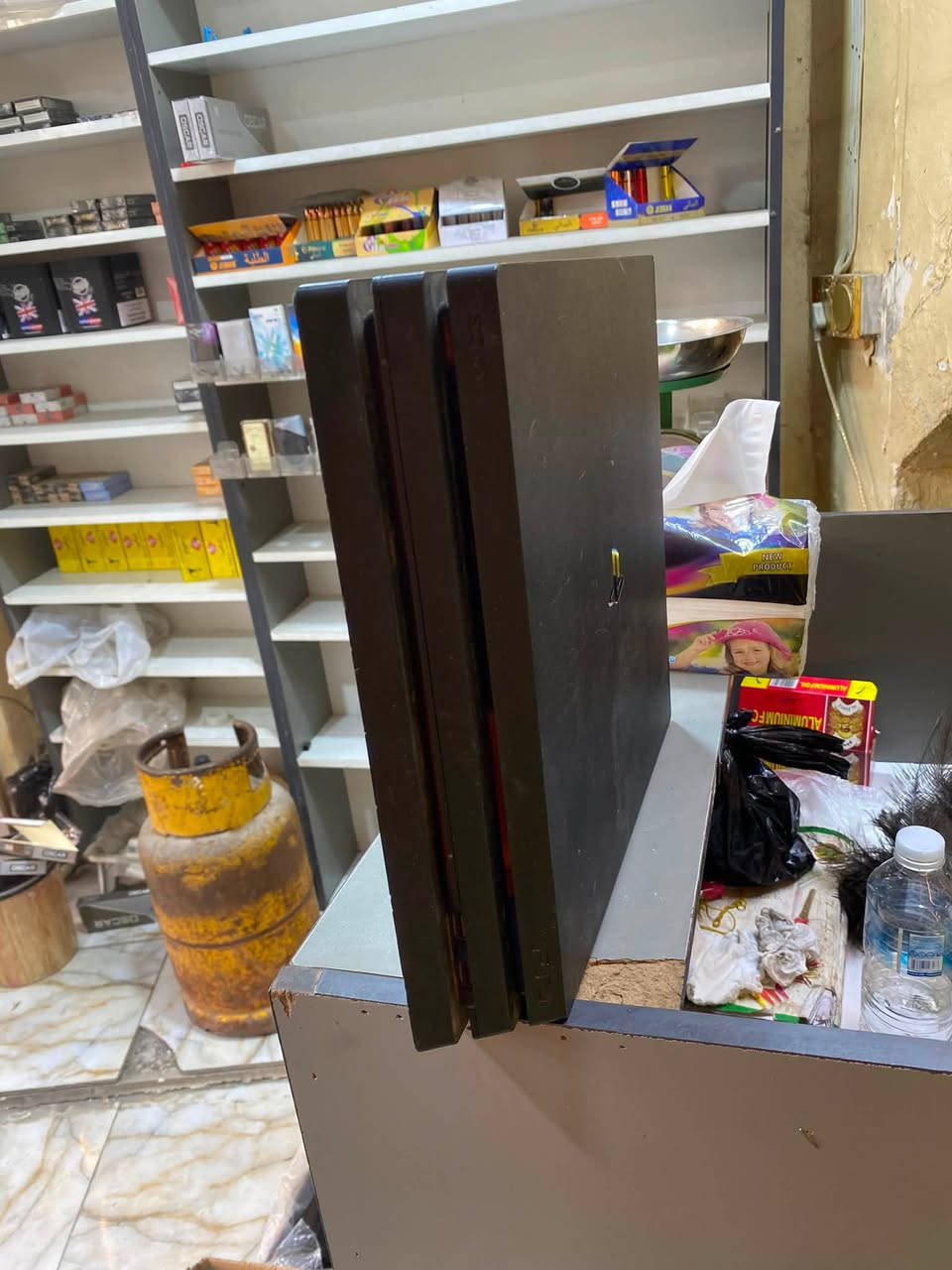 لي فور بروو مهكر يحتوي على اكثر من ١٠ العاب او وية يو بي اس ١٥٠٠ وجوستكات عدلل ٥السعر ٤٥٠ اي استفسار خاص او الاتصال على رقم ***********

