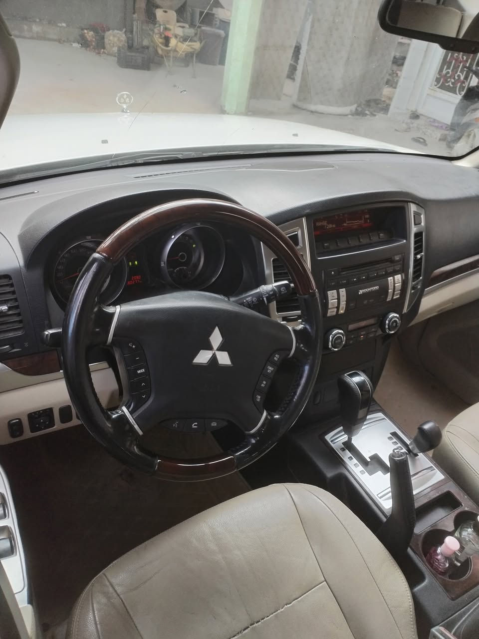 باجيرو 2015 رقم بغداد انجليزي باسمي مكفوله من الصبغ المحرك مبدل كازكيت اصلي فقط والباقي مكفول الحداديه جيده جدا الكير مكفول
مكان السياره كربلاء
السعر 185$مع المجال
 للاستفسار
 ***********
