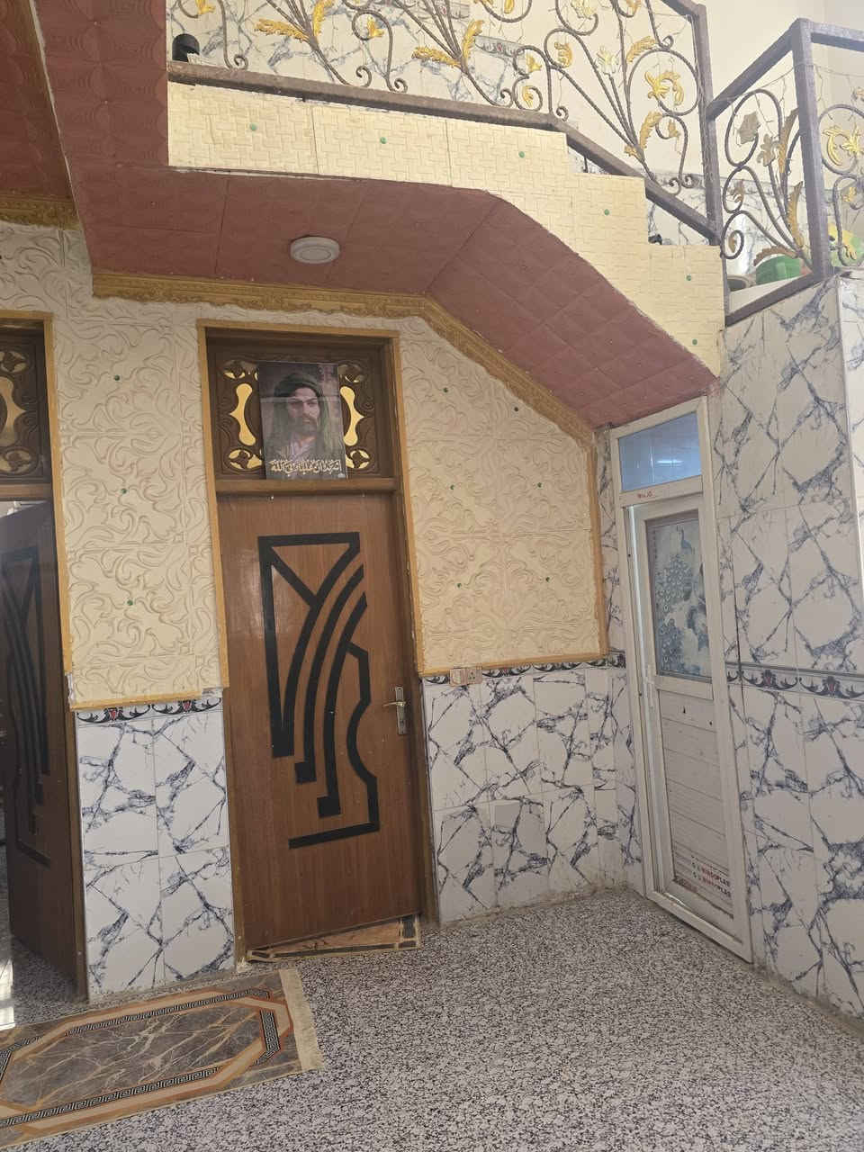 سلام عليكم
بيت للبيع في حي النصر العسكري مساحه 250 ...يتكون من غرفتين وصاله واستقبال ومطبخ ومجمع صحيات خارجيه وداخليه وبسعر مناسب جدا لضرف صحي طارئ
