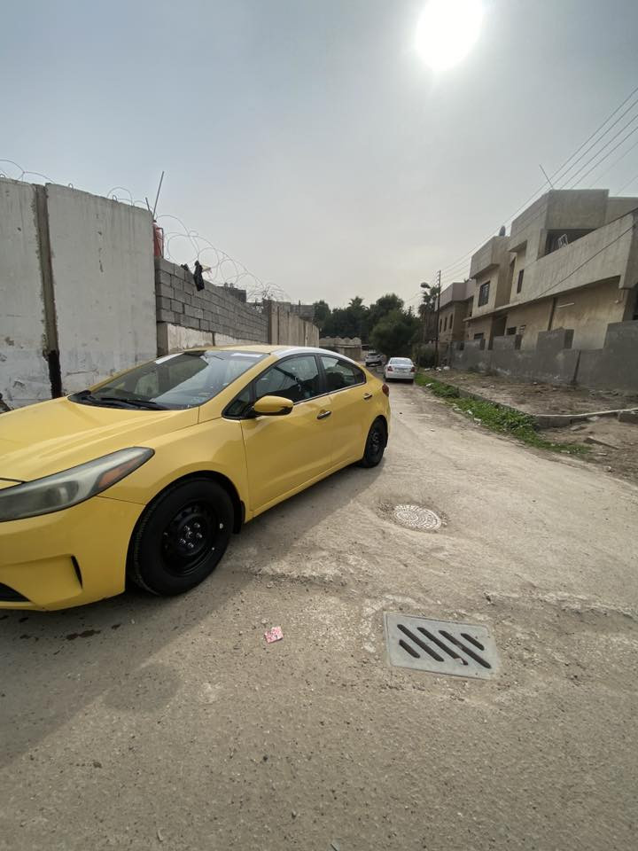 سلام عليكم كيه فورتي للبيع وارد أمريكي حادثه جاملغ بدون داخل لغد شاصي مكفولات  مديل 2017سياره جاهزه من كلشي مال جني ماتصرف عليه شي مكان بغداد 
سعر 115بيه مجال
***********
