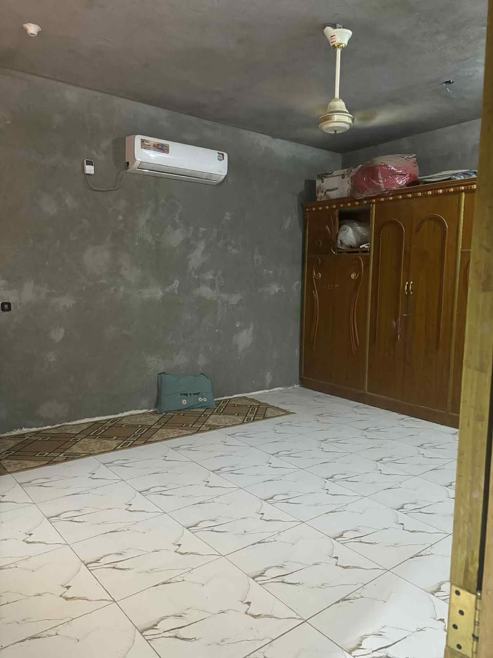 دار للبيع بالسفحه
مساحة 200 متر ع ساحة خظراء ممطلوب حر عوزه بياض وستاره وبيتونه  
السفحه 9000 الف قريب من شارع 30 شارع احمد الوائلي
يحتوي ع غرفتين وصاله ومطبخ واستقبال 
للاستفسار اتصل (***********)
او خاص
