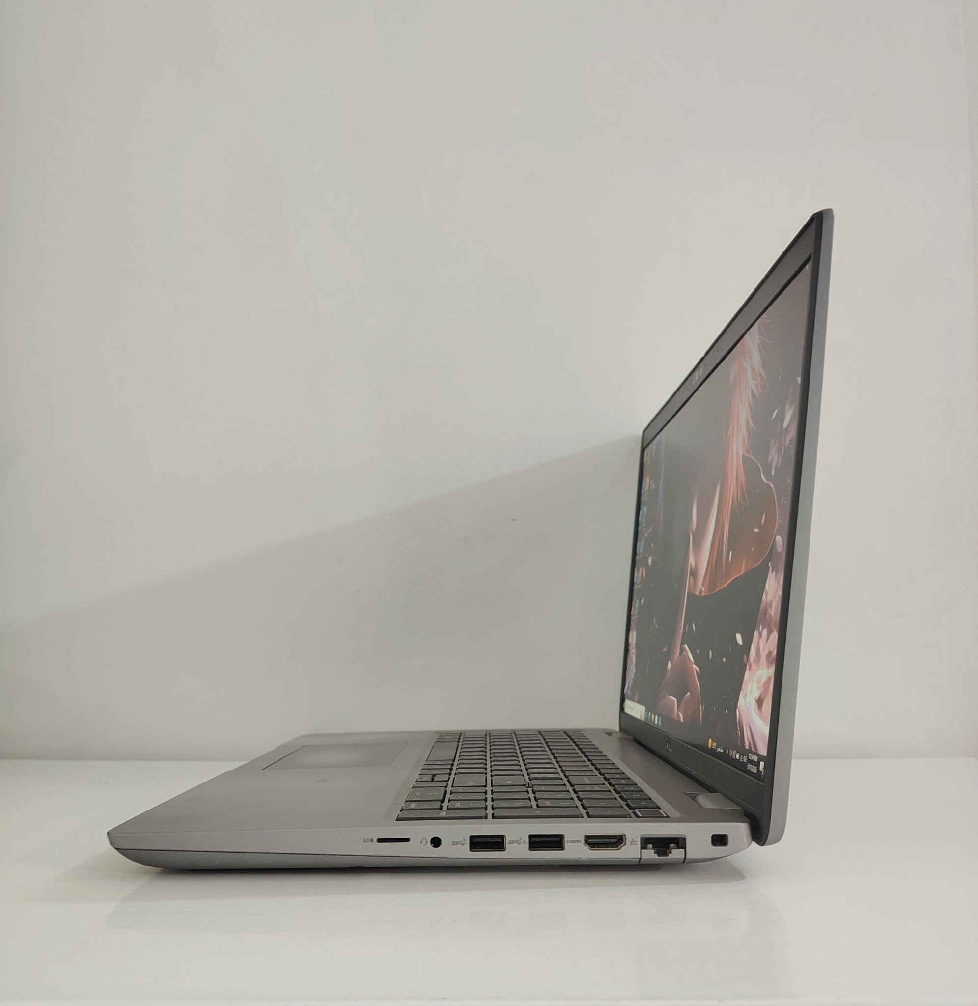 #كارت_خارجي_6GBU

💻 Dell Precision 3581 محطة عمل احترافية

✔️ المعالج: Intel Core i7-13700H الجيل الثالث عشر
✔️ التردد الأساسي: 2.40GHz

✔️ الرام: 16GB DDR5 بتردد 4800MHz

✔️ التخزين: 512GB NVMe SSD فائق السرعة

✔️ الشاشة: 15.6 إنج FHD
✔️ دقة الشاشة: 1920×1080

✔️ كارت الشاشة الداخلي:
• Intel UHD Graphics — 8GB Shared

✔️ كارت الشاشة الخارجي المنفصل:
• NVIDIA RTX A1000 Laptop GPU — 6GB

✔️ الكيبورد: مضيء (Backlit)
✔️ اللغة: عربي / إنكليزي ستيكر

✔️ نوع الجهاز: محطة عمل احترافية (Workstation)

✔️ مناسب لـ:
التصميم الهندسي • المونتاج • الجرافيك • البرمجة • الأمن السيبراني • تشغيل البرامج الثقيلة والأعمال الاحترافية بكفاءة عالية

🔹 الحالة: وارد اوربي غير مستعمل بالعراق (كالجديد) نظافة 95% فما فوق 
🔹 البطارية: بحالة ممتازة (ضمان ساعة فما فوق)

🔷️ السعر الكلي : 950.000 الف دينار 
(شامل التوصيل مجاني مع هدايا حقيبة وماوس )

■ ضمان(١) فحص وتشغيل امام المندوب 
■ ضمان(٢) استخدام اسبوعين اي خلل مصنعي يتم الاستبدال بنفس الموديل


**إذا كنت صاحب هذا الإعلان وتريد حذفه لأي سبب، رجاءا أرسل رسالة إلى الدعم الفني**