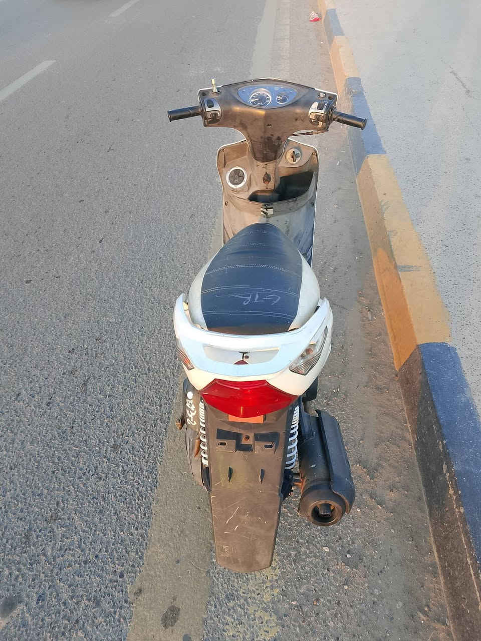 سلام عليكم دراجه ماكس ثعلب جديده كفراتهه بلاديه كلهه مختمه اشاير كلهه شغاله سلف هندر كل نقص مابيهه الدراجه كلهه بلاديه الشراي يتصل *********** السعر 650 مكاني بغداد الحريه
