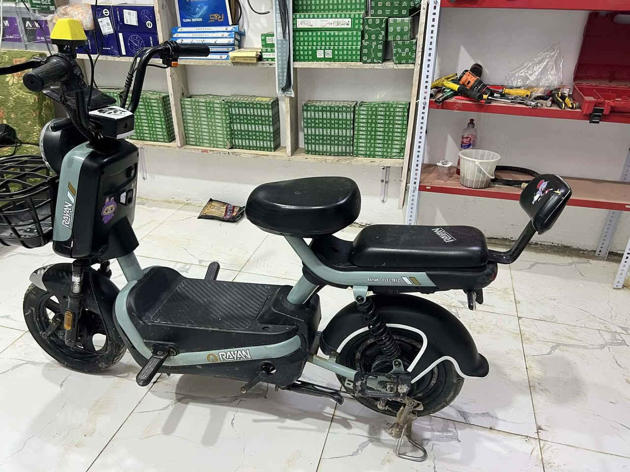 السلام عليكم
دراجه شحن شركة الريان 
الحجم 14 
باتري 4 جديد 
نضافه 90 بل 100
كلشي شغال 
المكان قضاء الفجر 
السعر 250 بيها مجال 
***********
