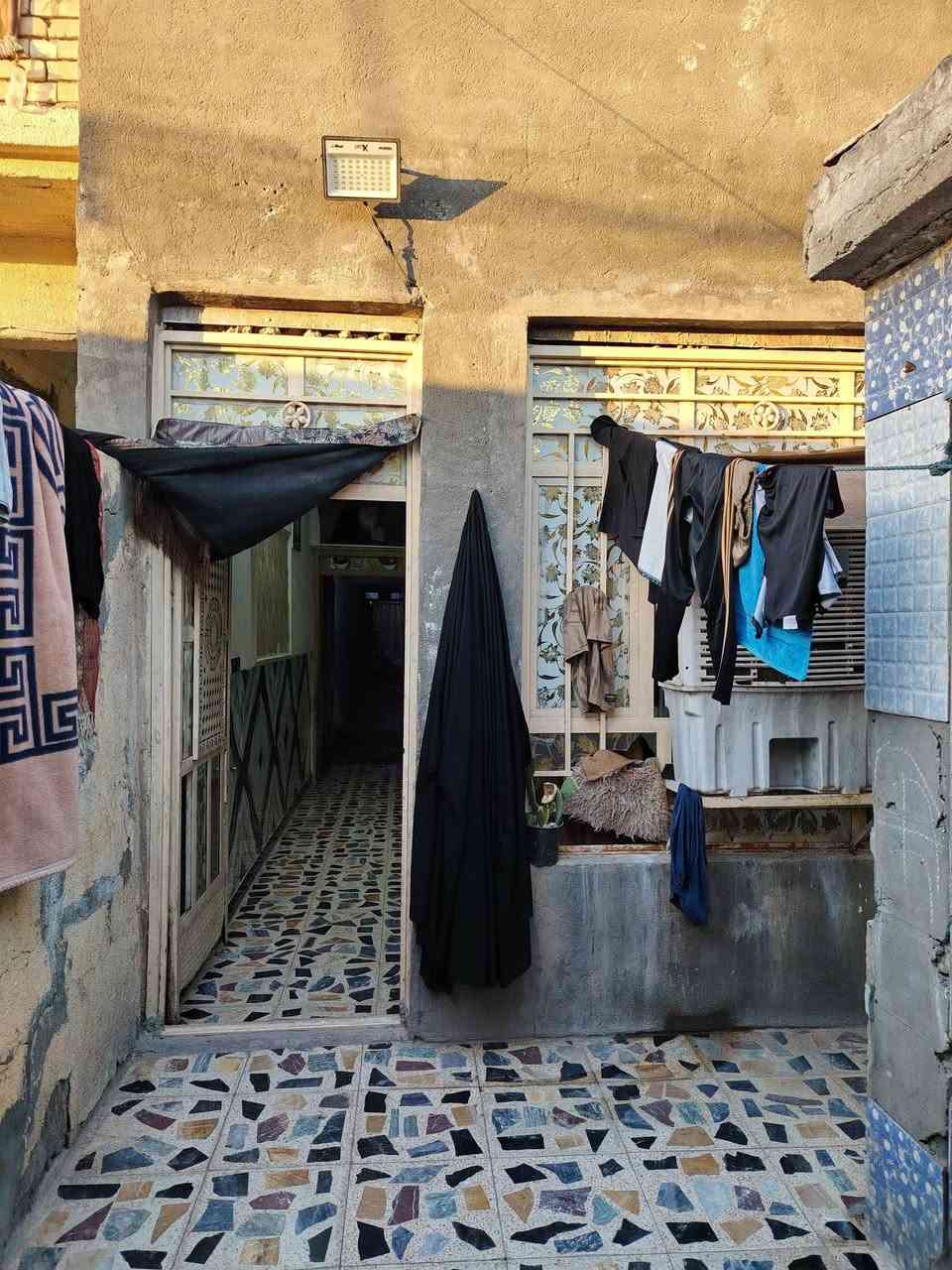 دارالبيع مساحه 110حي طارق قديم خلف معمل غاز قرب موالد عباس الساعدي البناء بلوك سكف عكاده البيت مستوه شارع تصال ***********
