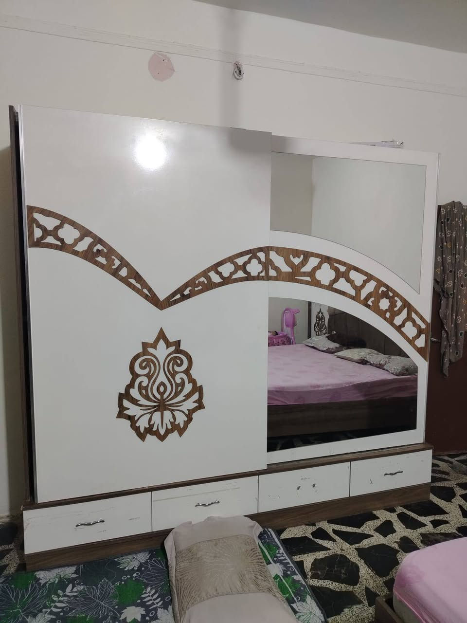 غرفه نوم للبيع نضيفه تخبل اي ضررر مابيه تجي وتفحص كدام عينك 250
0774 191 7372 العنوان كربللاء الجاير مستعجلين ع بيعه
