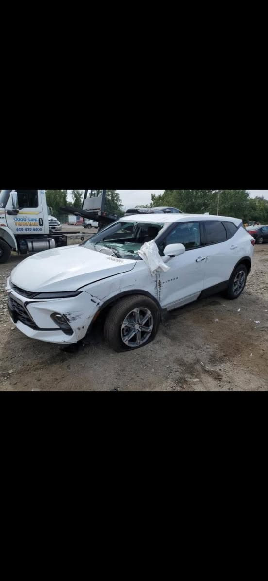 يا الله
بلايزر 2023
رقم اربيل تحويل او وكاله
حادث سطحي بسيط جدًا ماواصل للمكينه
محرك 2000 تيربو🚀
شاشه جبيره 
تدفئه كشنات وبقيه المواصفات معروفه
السعر 196 وبي مجال
للاستفسار ***********
