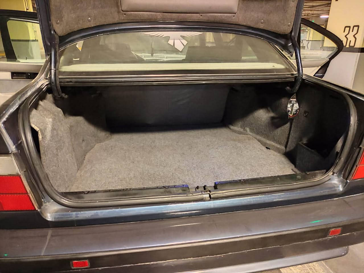 السلام عليكم BMW موديل 1990 كير عادي
سياره جديده بمعنى الكلمه غرفه مخمل اوف وايت كت كامل M حته دوس البانزين والكلج والبريك M سياره بدون ضربه فقط صبغ جماليه هزه وسنويه جدد بسمي تحويل ثاني يوم كير ومكينه خير من الله مكانه بغداد الامين ثانيه فقط بيع متوازي عله فلوس سعر 70 وبيه مجال ***********
