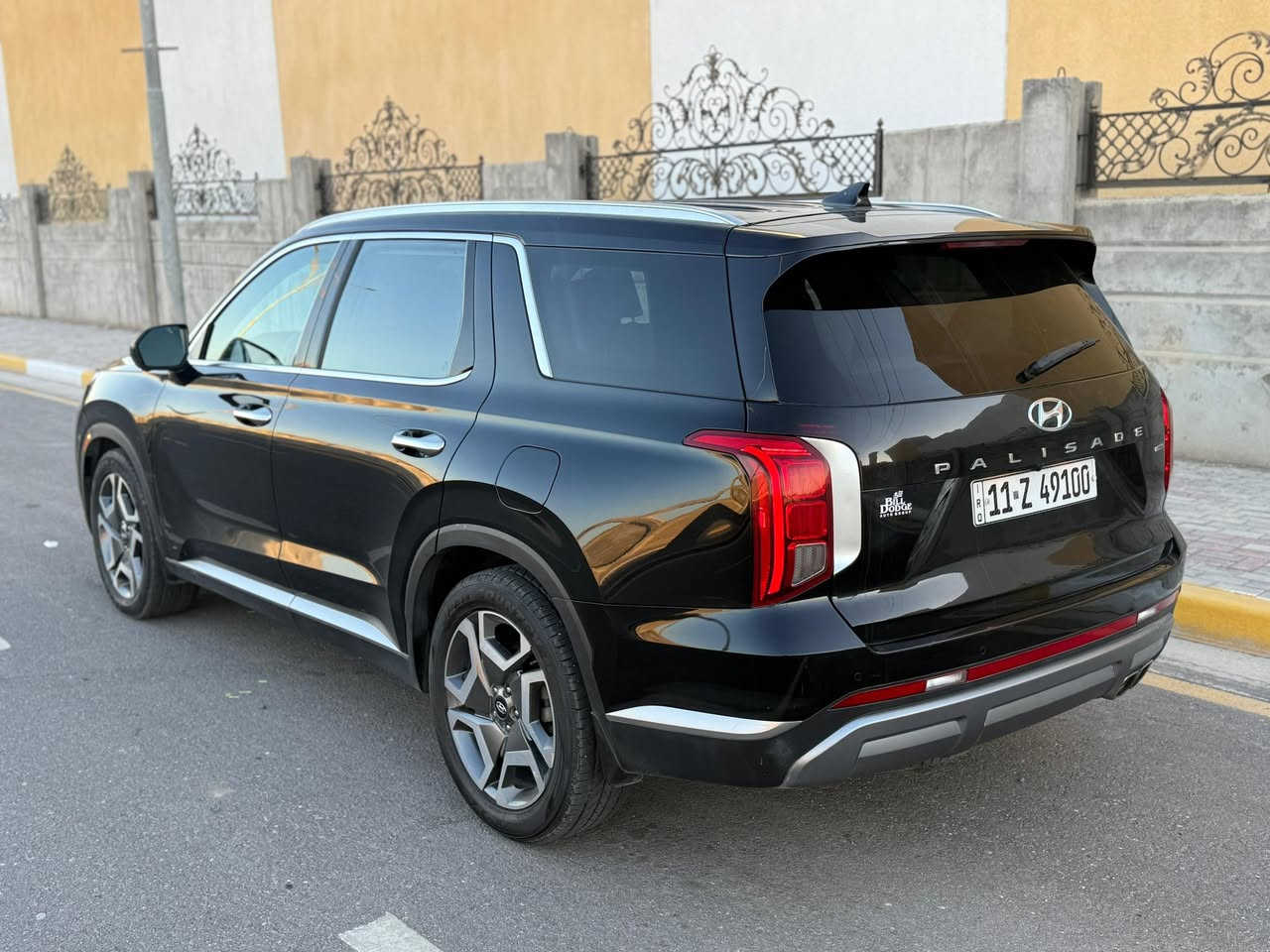 هونداي بلسايد SEL 2023
رقم بغداد تحويل مباشر 
عداد المسافه : 56 الف mill
حجم المحرك : 6 سلندر 3800 فور ويل 
الضرر : جاملغ امامي راجع بارد بدون دواخل
وبيها صبغ بنيد وباب الصدر من امريكا بدون ضرر 
المواصفات .. 
بصمة تشغيل وابواب تشغيل عن بعد 
فتحه سقف سلايد روف - خزن ميموري
٤ كامرات محيطيه 360 درجه
داخل جلد ابيض - مقاعد تحكم كهرباء  
مقاعد امامي خلفي تدفئه ♨️وتبريد ❄️
تدفئه ستيرن ♨️- صندوق كهرباء  
تبريد ٣ قطع❄️ 7 راكب VIP مقاعد منفصل
رادار مانع تصادم امامي جانبي خلفي 
بردات خلفيه بلاد - نقاط عمياء  
سبير منازل بملصق الشركه   
✍🏻 السعر 289 ورقه
*********** مهندس حسين  
كربلاء / حي الحسين 
شركة_المتحدة_لمزادات_السيارات_وقطع_الغيار
