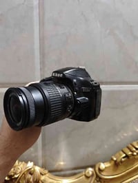Nikon D3200 • عدسة 18-55 • قفل البطارية معطل