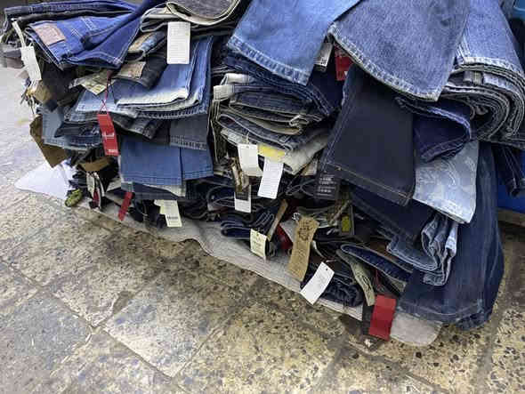 سلام عليكم شروت بناطير وبجايم الوان القطعه ب الف دينار  
كلو جديد مفتوح عدهم كلهم واخذ قياسات والوان مشكله  
***********  / *********** 
او مرسلة موقع  موصل ايسر الكرامة
