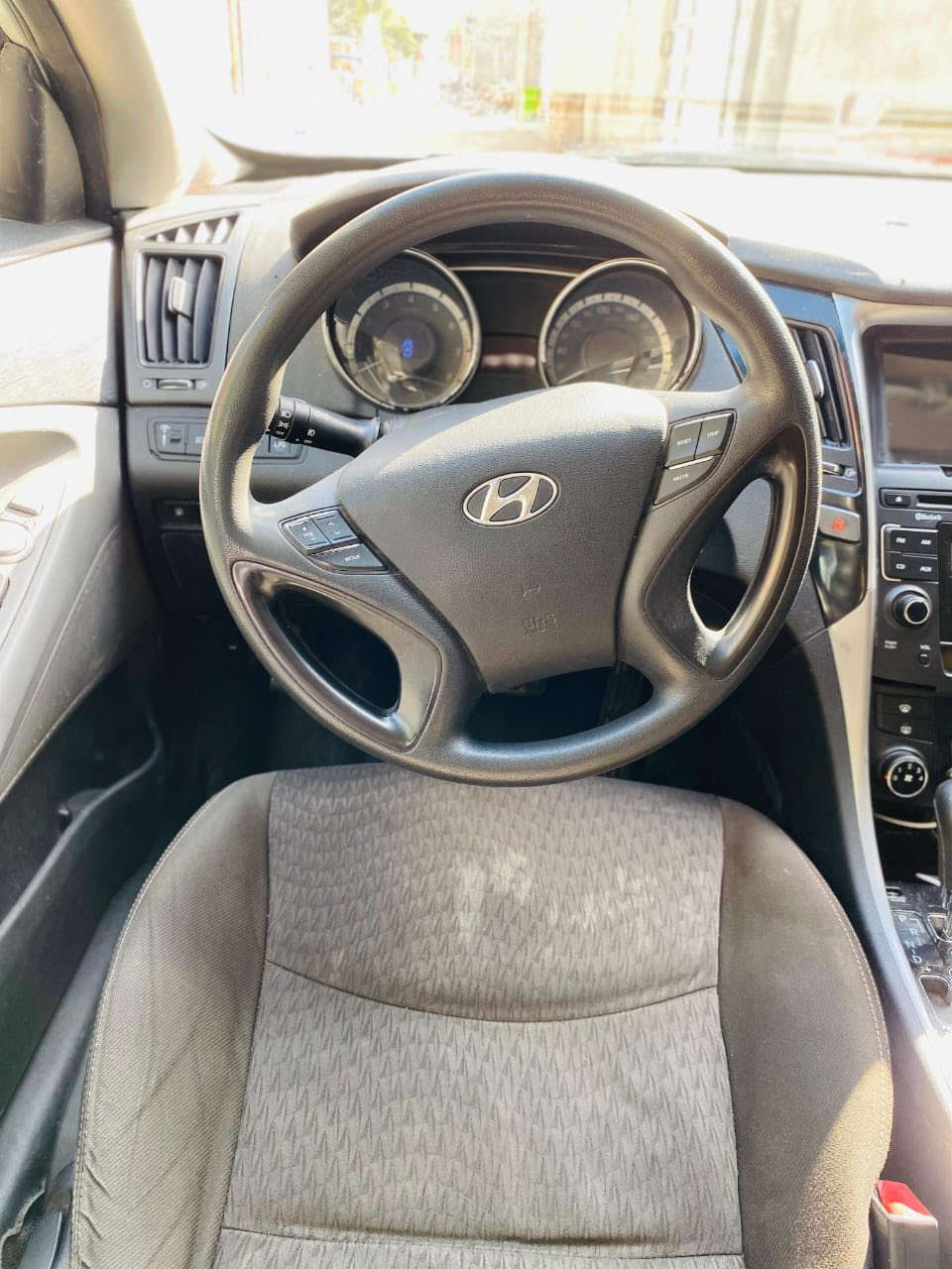 السلام عليكم سوناتا متومه موديل 2014 غاز خط واحد انسه الصرفيه سياره متومه طبق الاصل كصه جنطه سياره مكينه وكير وحداديه بالجيس دواخلهه جلد نضاف باتري جديد السعر خاص العنوان بصره قضاء المدينه رقم ***********
