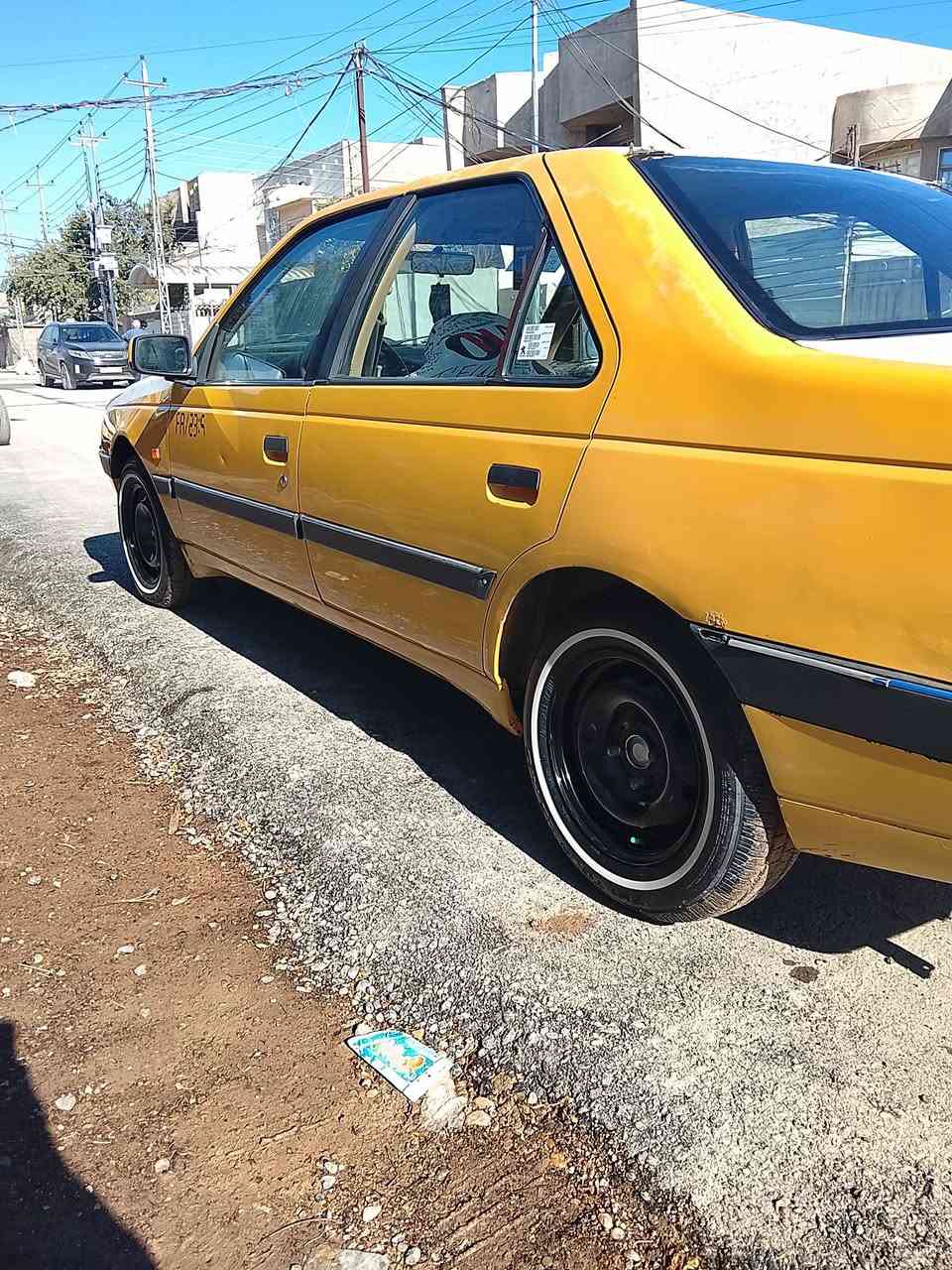 سلام عليكم ورحمه الله وبركاته بيجو للبيع موديل 2012الميس رقم بغداد إنكليزي مصفره  هيهة وغرامات مكينه كير شواصي مكفولات كهربائيات كلها شغاله دوشمه جديده صدر جديد تخم تاير جديد للتبريد ثلج تدفهة شغاله سياره خير من الله جديده كلش حلوه وكامله مناقصه شي بيه جاملغ خلفي طخه بصيطه بس هاي تفاصيل السياره فدوه لعيونك بس الشراي يتصل السعر 34 الاتصال *********** المكان بغداد تقاطع الدرويش حي التراث
