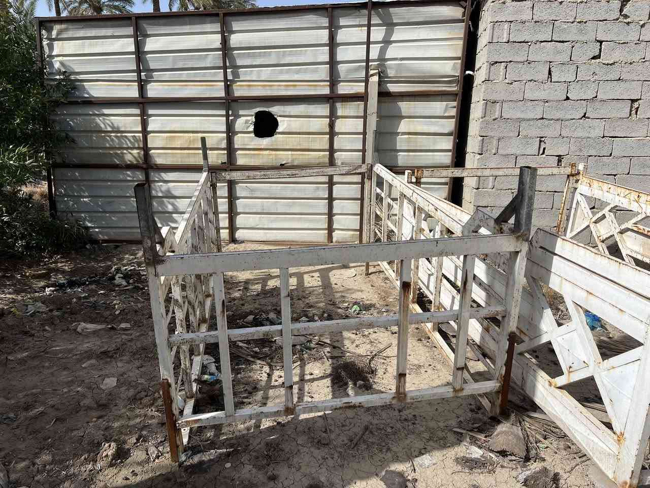 السلام عليكم ورحمة الله وبركاته
للبيع محجر عدد 3  
نهايه سعر الواحد 150 
وباب كيا موديل 22 بيه طخه بسيطه يتعدل باب السائق   والبطانه موجوده جديده
العنوان _بابل مركز المدينه 
للاستفسار الاتصال على الرقم التالي 
***********
