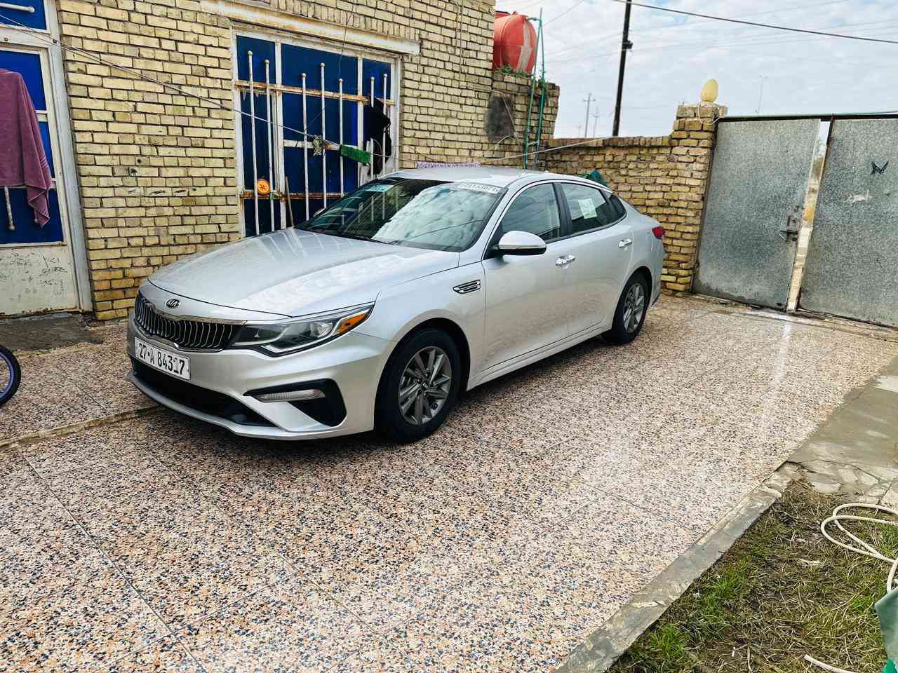 للبيع سيارة اوبتما 2020 وارد امريكي رقم ذي قار ب اسمي تحويل ثاني يوم 

رقم الشاصي 5XXGT4L37LG424779

شاشه كبير لمس ✅

كامره دواره ✅

تحكم جهتين ✅

 مثبت سرعه ✅

تحديد مسار✅

مانع نزلاق ✅

 حساسات خلفي+ جانبي

شاحن UDB✅

منفذ AUX 

شاير مري ✅

مكينه وكير+حداديه=كفاله 

 تخم تاير جديد جواها 

حجم محرك2400

السيارة مال عائله تاخذه ما تصرف اي شي عليها 

مكاني  الناصريه /الشطرة 

سعر 155 وبي مجال قليل جداً 

الاستفسار ***********🟢.

السياره بدون حادث وصبغ وتبديل كفاله عامه وكتاب فحص مرفوق مع صور 

السياره ماشية 98

— في ‏العراق/ذي قار/الشطرة‏.
