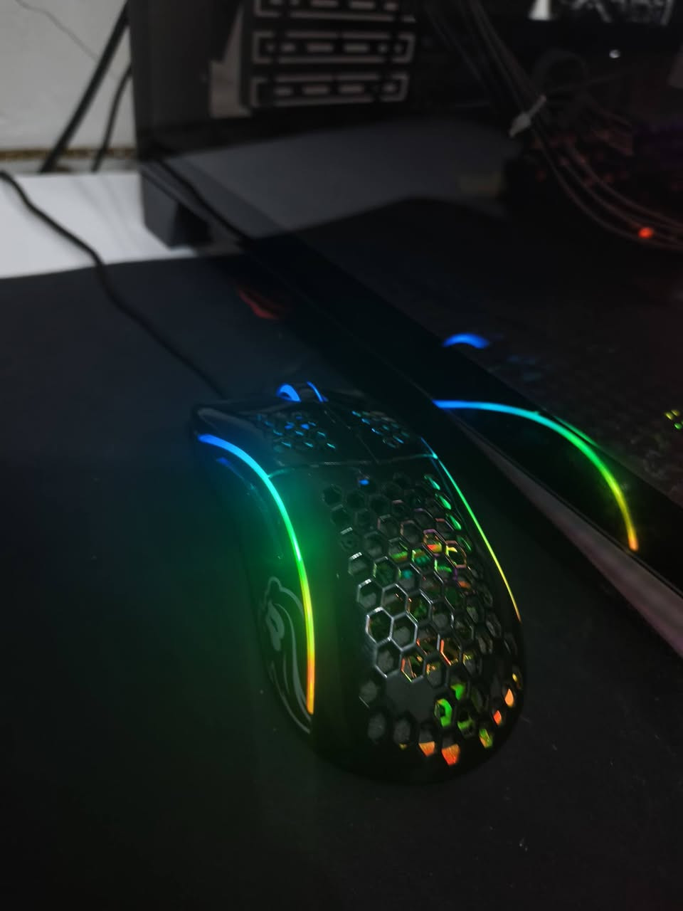 للبيع PC Gaming تجميعة كاملة – استعمال شخصي 3 أشهر فقط 🔥
💰 السعر المطلوب: 2,100,000 دينار عراقي بي مجال
🖥️ مواصفات التجميعة:
🎮 كرت الشاشة:
RTX 5060 Ti 3X
السعر: 785,000 د.ع

⚙️ المعالج:
Intel Core i5-14400K
السعر: 225,000 د.ع

💾 الرامات:
TG DDR4 16GB 3600MHz
السعر: 325,000 د.ع

⚡ التخزين:
WD Black Edition 1TB SSD M.2 PCIe 4.0
السعر: 300,000 د.ع

🛠️ اللوحة الأم:
ASUS PRIME B760-PLUS D4
السعر: 195,000 د.ع

❄️ التبريد المائي:
SAMA SM360 PRO ARGB Liquid Cooler
شاشة مدمجة تعرض صور أو فيديو أو GIF.
السعر: 180,000 د.ع

🔌 مزود الطاقة:
Cooler Master MWE 650 V3 650W (80+ Bronze)
السعر: 90,000 د.ع

🖤 الكيس:
GAMEMAX Infinity Plus Mid Tower ATX – Black
السعر: 135,000 د.ع

🖥️ الشاشة:
Gigabyte GS27QA
27 إنج – 2K QHD (2560×1440)
IPS – 180Hz – 1ms
السعر: 250,000 د.ع

🎁 الملحقات:
🖱️ الماوس : Glorious Gaming Model D Wired (Glossy Black)
السعر: 75,000 د.ع

⌨️ كيبورد : Redragon K552 Kumara RGB 80% Mechanical
السعر: 55,000 د.ع

🎧  سماعة : HyperX Cloud III
السعر: 120,000 د.ع

🖱️  ماوس باد : Havit HV-MP901 RGB Mouse Pad
السعر: 20,000 د.ع

🎮 يدة تحكم بلي 4
السعر: 25,000 د.ع

💻 النظام: Windows 11 Pro

📌 ملاحظات:
✅ جميع القطع مع علبها (الكارتونات) الأصلية.
✅ استعمال شخصي لمدة 3 أشهر فقط.
✅ الجهاز نظيف جدًا وجاهز للاستخدام، ولا يحتاج أي صيانة.
🎓 سبب البيع الوحيد: أحتاج المبلغ لتسديد أقساط الجامعة، ولا يوجد أي عيب أو مشكلة في الجهاز.
💰 السعر: 2,100,000 دينار عراقي بي مجال
واتساب : ***********

