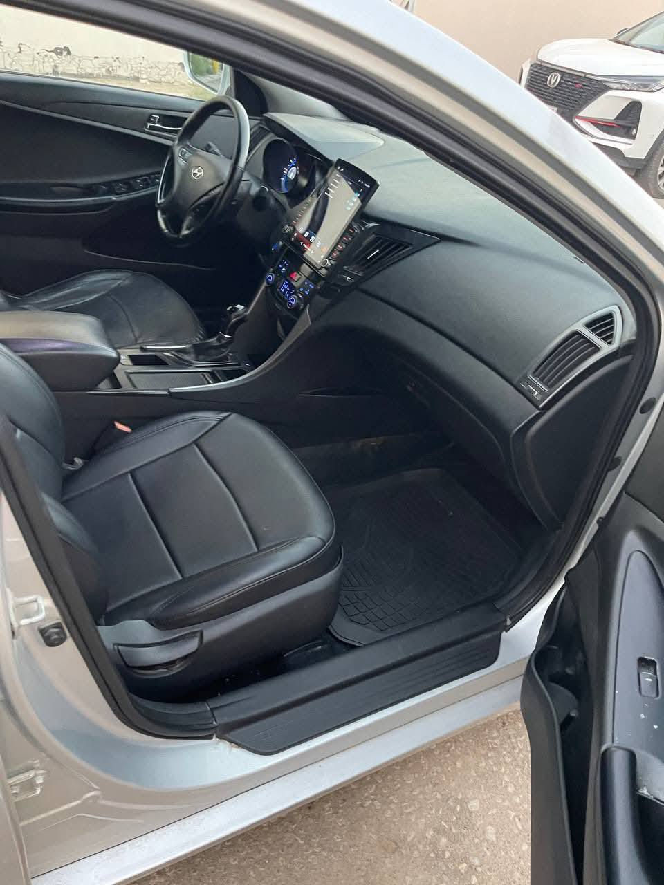 سلام عليكم
سياره سوناتا للبيع مديل 2014
سياره وأرد كوري السياره نضيفه سياره بيه صبغ ثلاث قطع اثر جراد كير ومكينه مكفولات
مواضفات السياره كشنات جلد وشاشه ونضام ترحيب سياره اشاير بل مري  بصمه   لدات نهاريه رقم بغداد الجديد
السياره باسمي 
السعر 115 ورقه وبيه مجال
مكان السياره الناصريه قضاء النصر 
للاستفسار ***********
