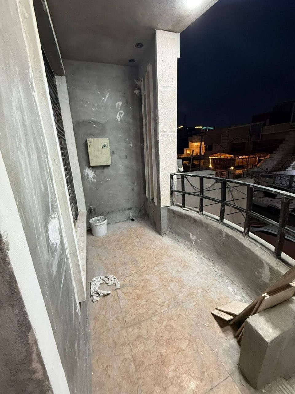 للايجار طابق اول غرفة وصالة ومطبخ وخدمات السيدية مربع الاقتصادين بدل الايجار ٦٠٠ الف للاستفسار 
***********
***********
