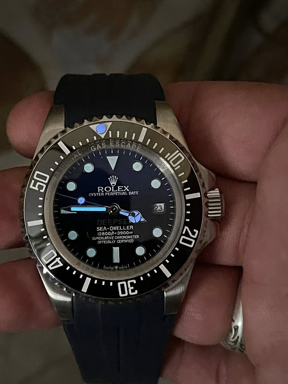سلام عليكم ساعة ماركة ROLEX
وارد أوربي ساعة 

مكينة واتماتيك طوق دوار مينه مميزة جدا لونين مدرجة 

قفل بحري عرض منفذ تاريخ 

ارقام اميال الامنيوس مضي ليلي 

سير بلادي ربر معدن الرتنج اصلى مريح ساعة جميلة جدا وزن ثقيل 

بقية تفاصيل خاص او وتساب او تصال على رقم

سعر 175 

عنواني بغداد الدورة يوجد توصيل بغداد ولكل العراق 

***********
