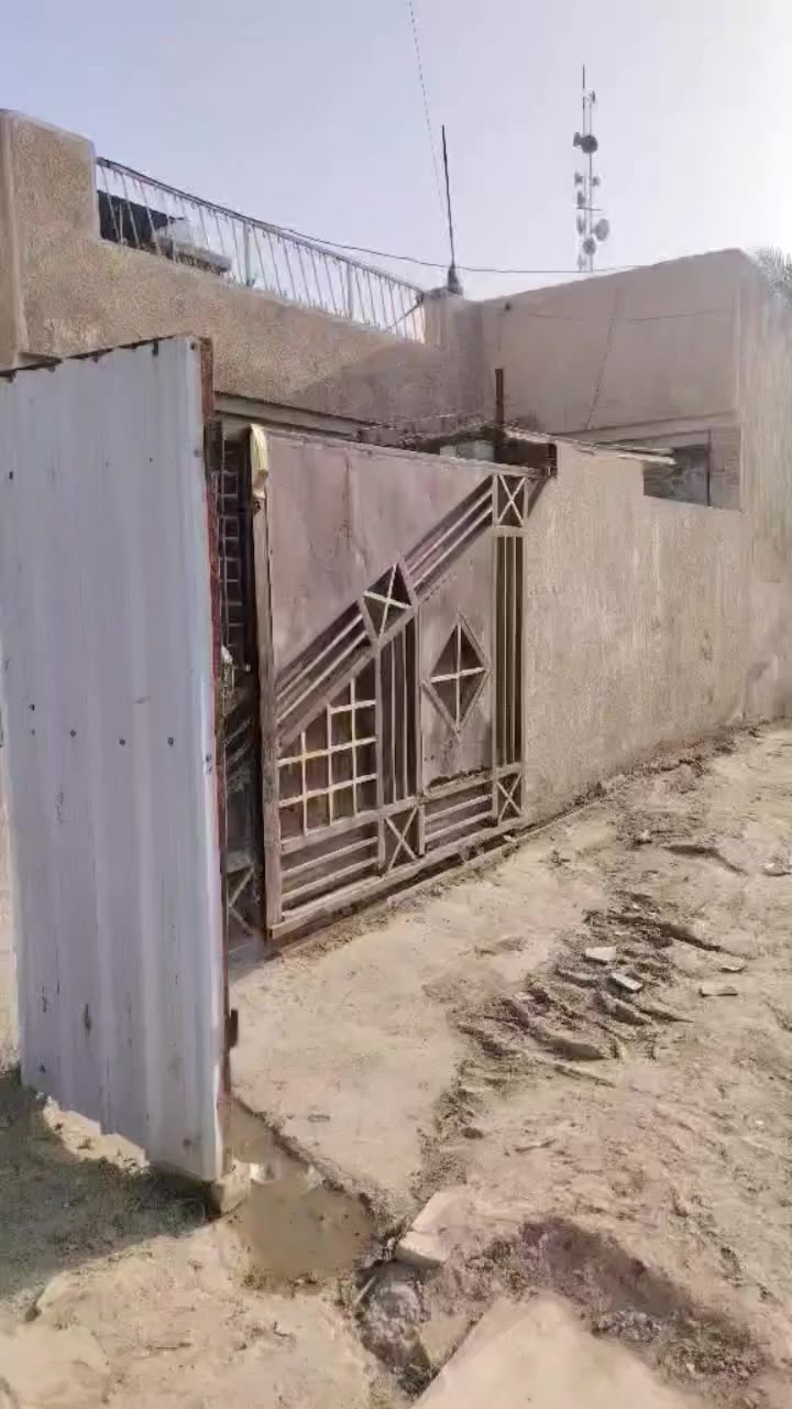 للبيع مساحه ٢٠٠طابوصرف الواجهه ١٢ونص ونزال ١٦ بي ٣غرف مكان البيت ناحية الوحدة الخالصه قرب مركز شرطه وثاني بيت عن شارع ربيع تجاري وسعر ٨٠وبيه مجال بصيط رقمي ***********
