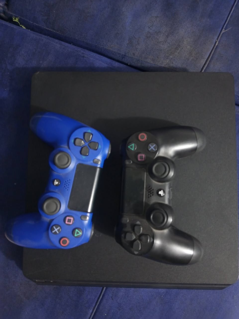 السلام عليكم 
 بلي4  سلم اونلاين 
 
كامل ملحقاته وثنين جوستك وقرص فيفا 

  بلي نضيف جدا وسبب بيعه   سادس 
    
سعر: 220 الف وبي مجال بسيط

 مكان نجف كوفه17 تموز 
 رقم:***********
