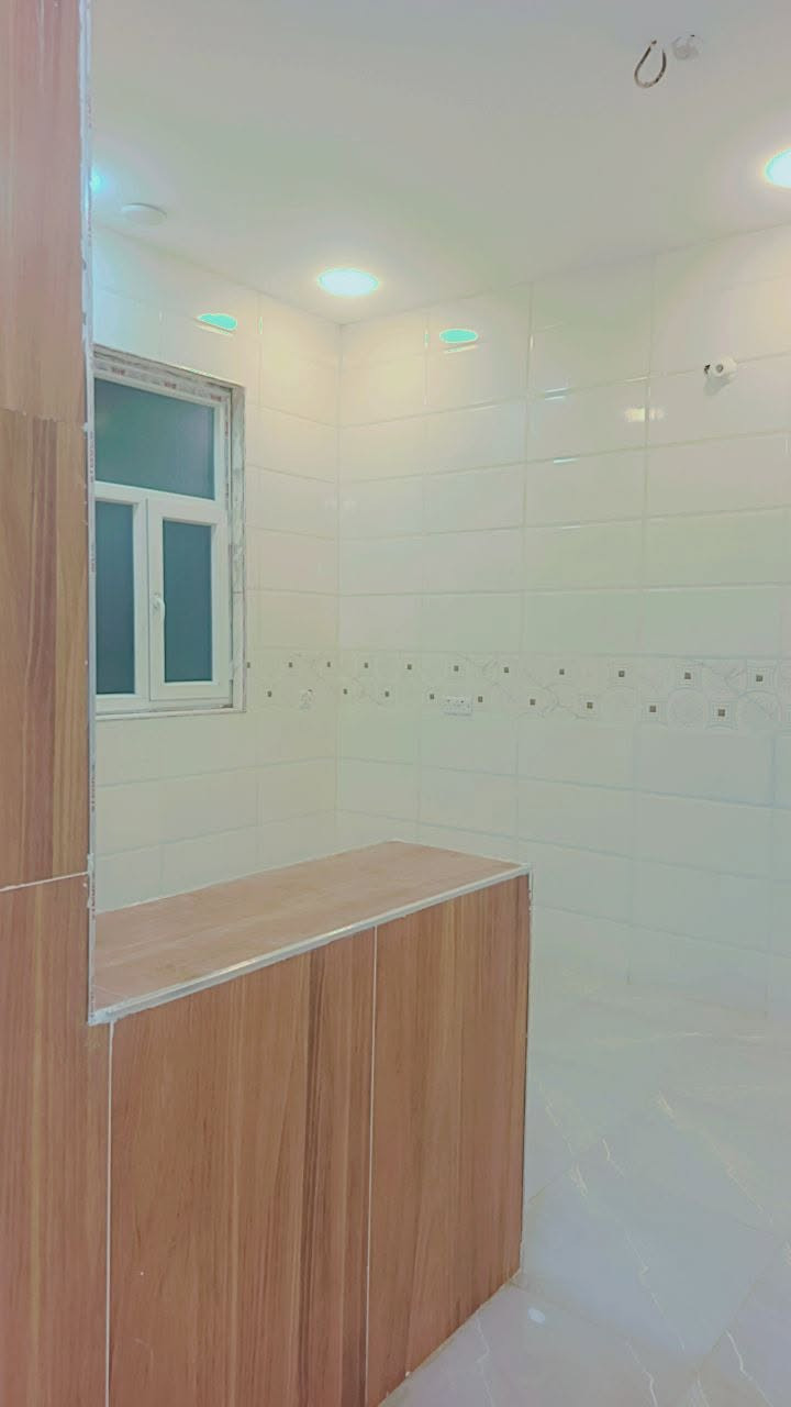 الدار للبيع... 
طابو ملك صرف . موقع تجاري
المساحه ١٢٥ متر طابقين. بناء ٢٠٢٦
٤غرف نوم. مطبخ عدد ٢.مجموعه صحيه عدد٣.ستقبال.صاله 
الموقع. الاحديد حي الاملاك الشارع العام 
للاستفسار ***********
