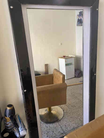 البيع كراسي 2ممري 2وفاترينه وعربانه ستعمال قليل وثلاجه مال حلاقين مشتغله قليل ***********
