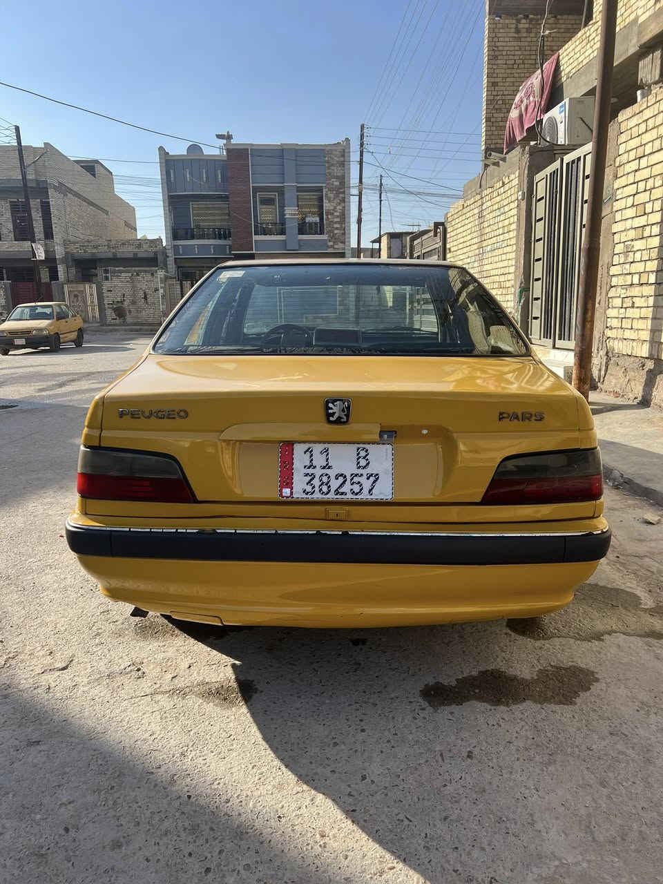 بيجو بارص 2011 مصبوغه عام  وعندي صورهه قبل الفرن لان جارده مكينه فرنسي كير مكفولات داخلهه وخارجهه نضيف جدا تبريد مايشتغل مصفره هيئه وغرامه باسمي رقم إنكليزي  السعر 35 مكاني بغداد ***********
