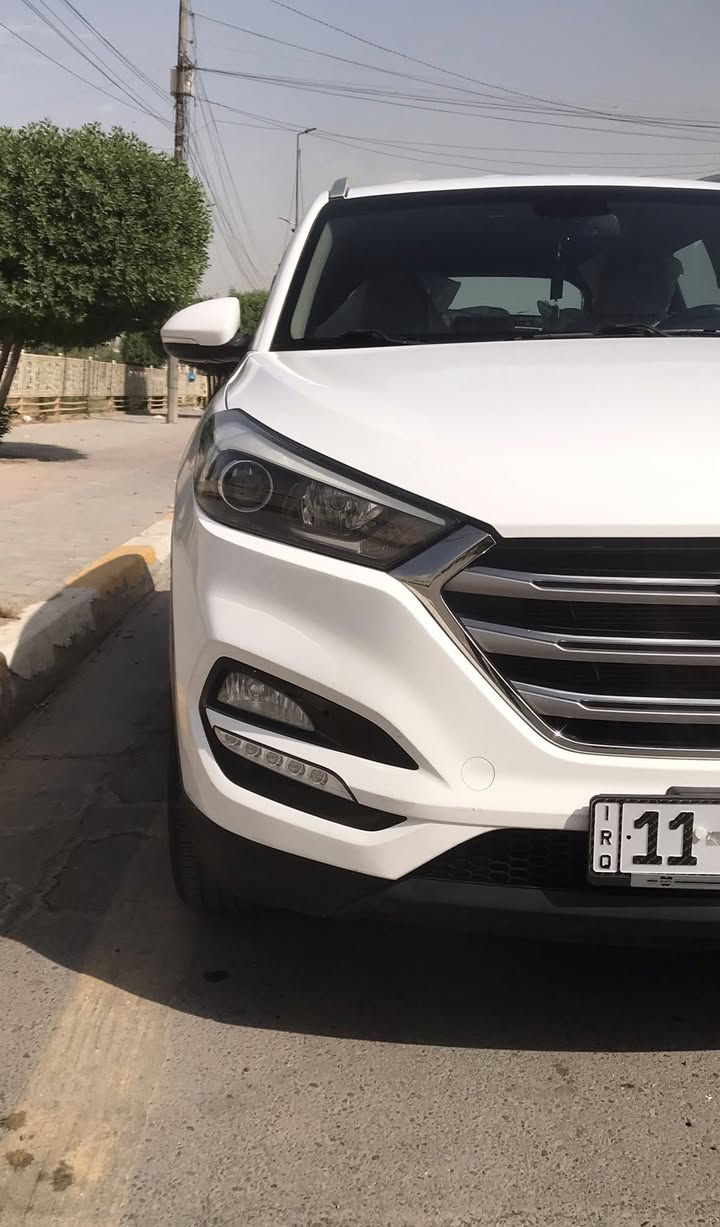 السلام عليكم
هونداي توكسان 2017 خليجي 
رقم بغداد انگليزي 
مواصفات :
 3 وضعيات قيادة ايكو نورمال سبورت
حساس خلفي +كامرة خلفية 
شاشه كبيرة ايباد 
محرك دوش 2000 
سيارة كوري اصلي مو چيكي
مري شفط اشاير بالمري 
تحكمات ستيرن 
تبريد قطعتين
سايد بريك بالرجل 
السيارة ماشية 87 الف حقيقي واني ثالث مالك لسيارة هزة جديدة سنوية باسمي تحويل مباشر  السيارة باقي التفاصيل بالسونار سيارة حلوة احلى من خواتها بهواي لمعة ونصبة وكعدة جامدة بالعافية على ياخذها .
باقي التفاصيل بالسونار منشور . 
السعر 170 ورقة 
مكاني بغداد ***********
لا تخابر ع فيس ماجاوب
