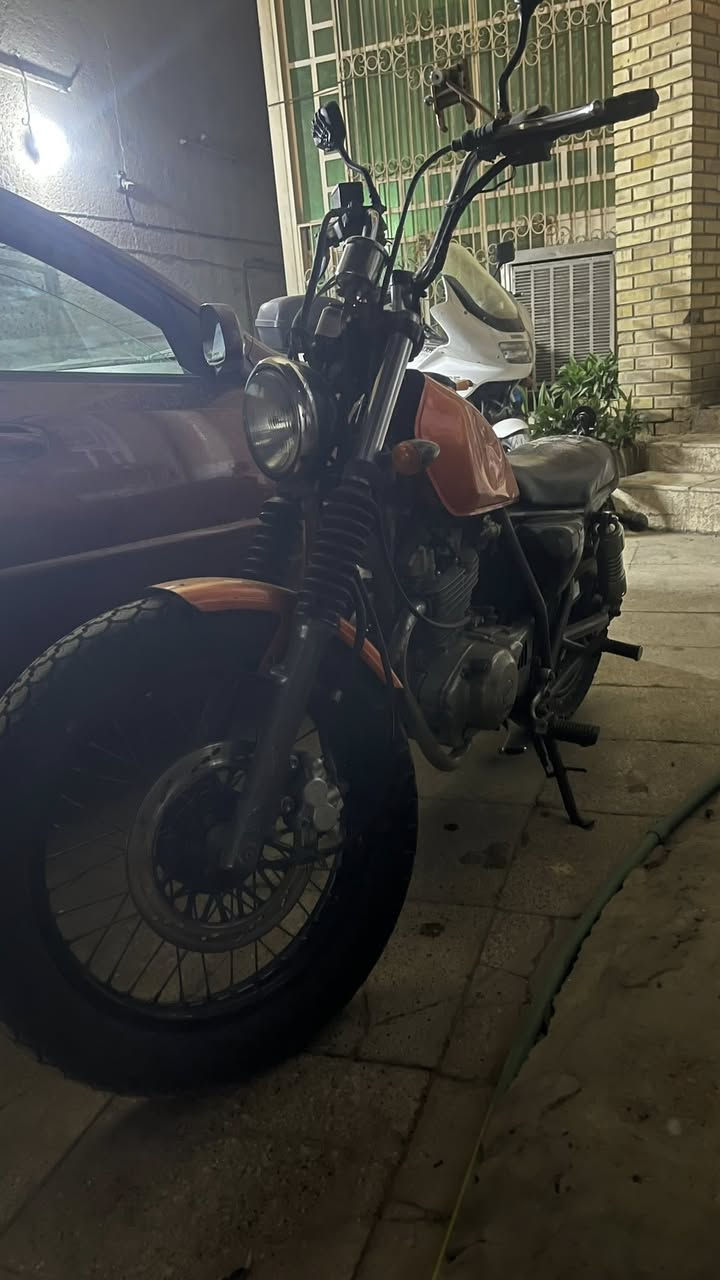السلام عليكم 
دراجة سرزوكي فلوتي 
250 cc
دراجة كاملة مابيها نقص كهربائيات ومحرك كلش نضيفه
بدون اوراق وبدون رقم  
*********** 
السعر 900$
